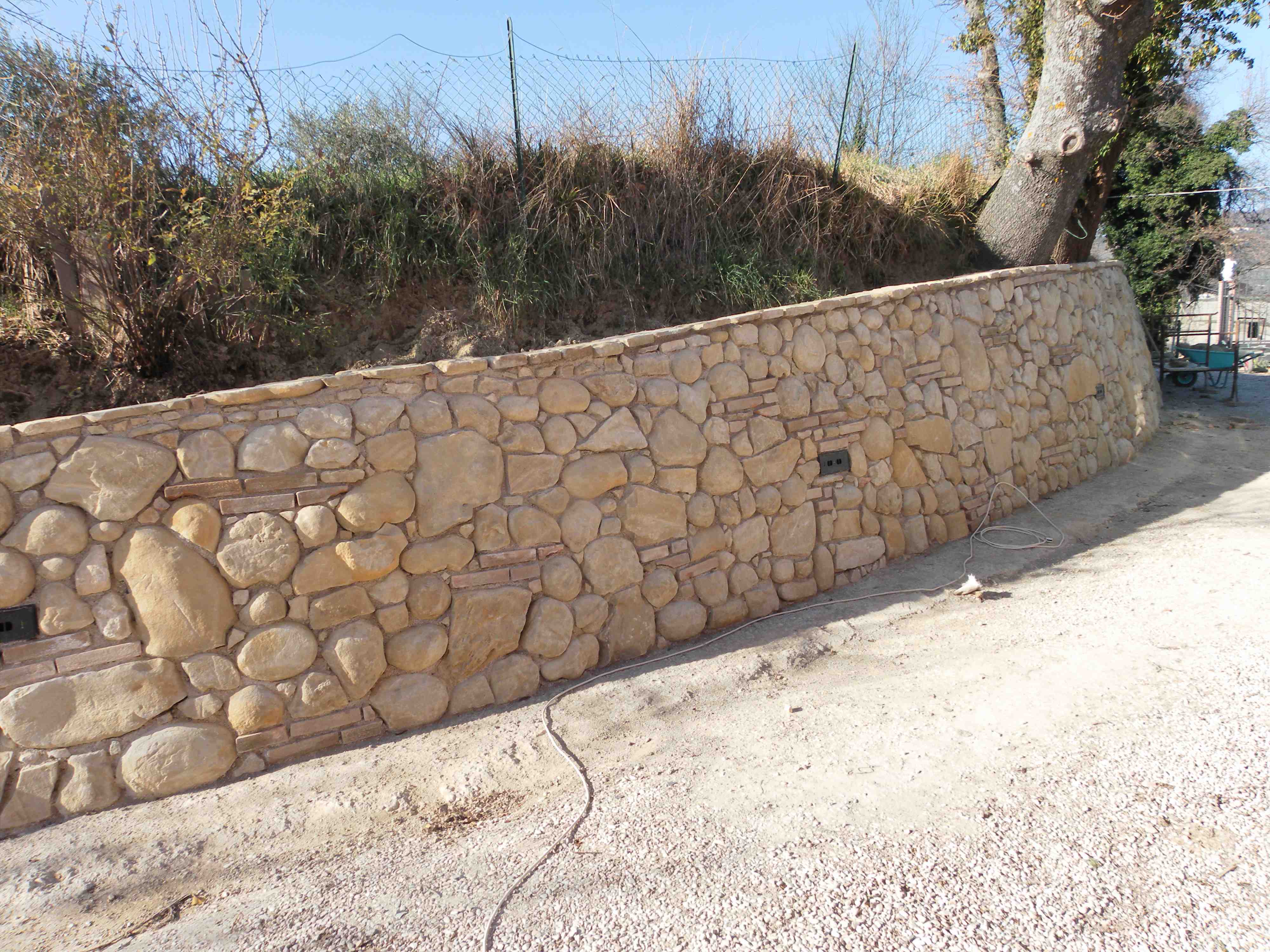 4° esempio di muretto di Green Garden Pesaro 4° esempio di muretto fatto da Green Garden Pesaro