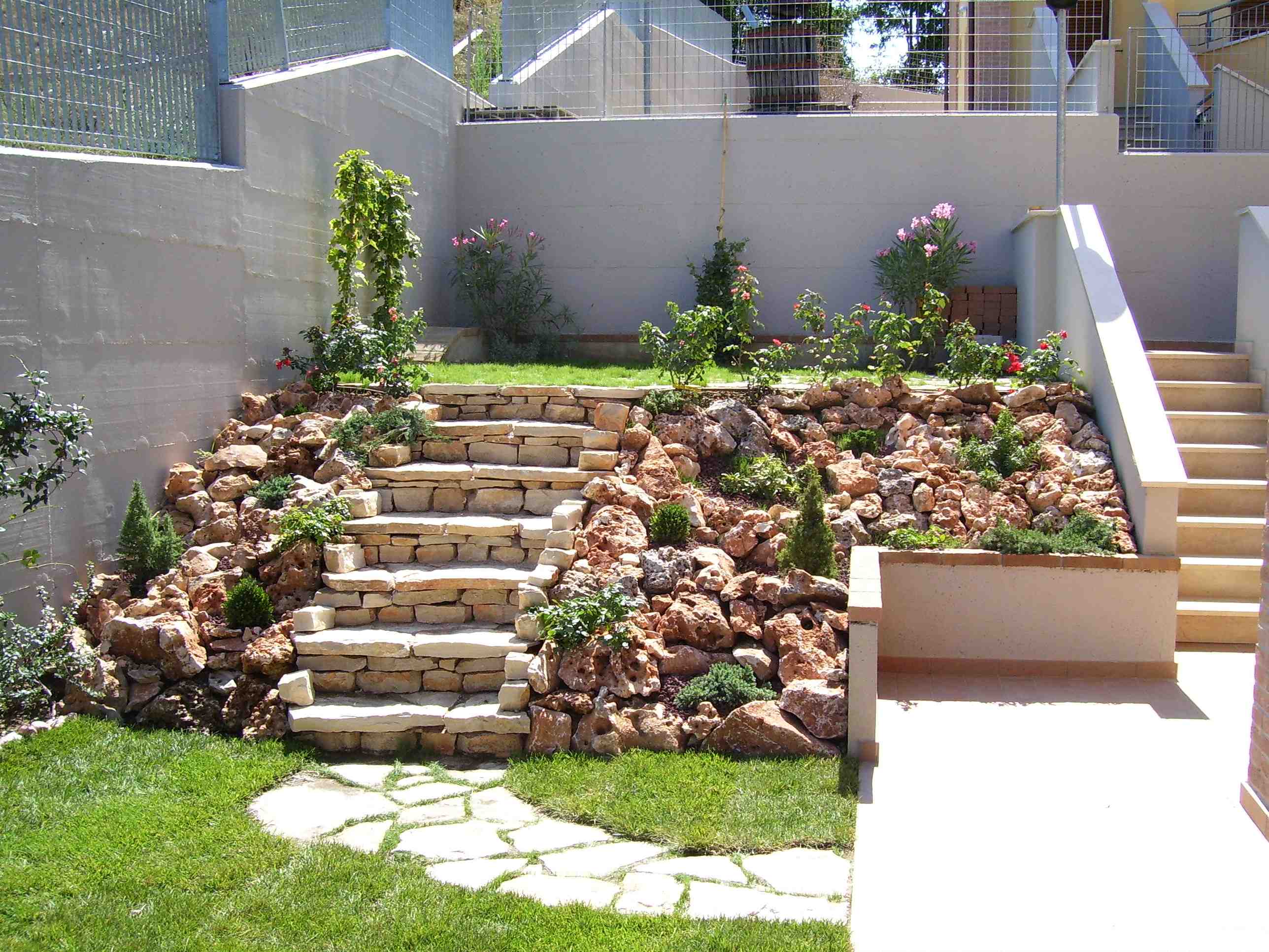 6° esempio di muretto di Green Garden Pesaro 6° esempio di muretto fatto da Green Garden Pesaro