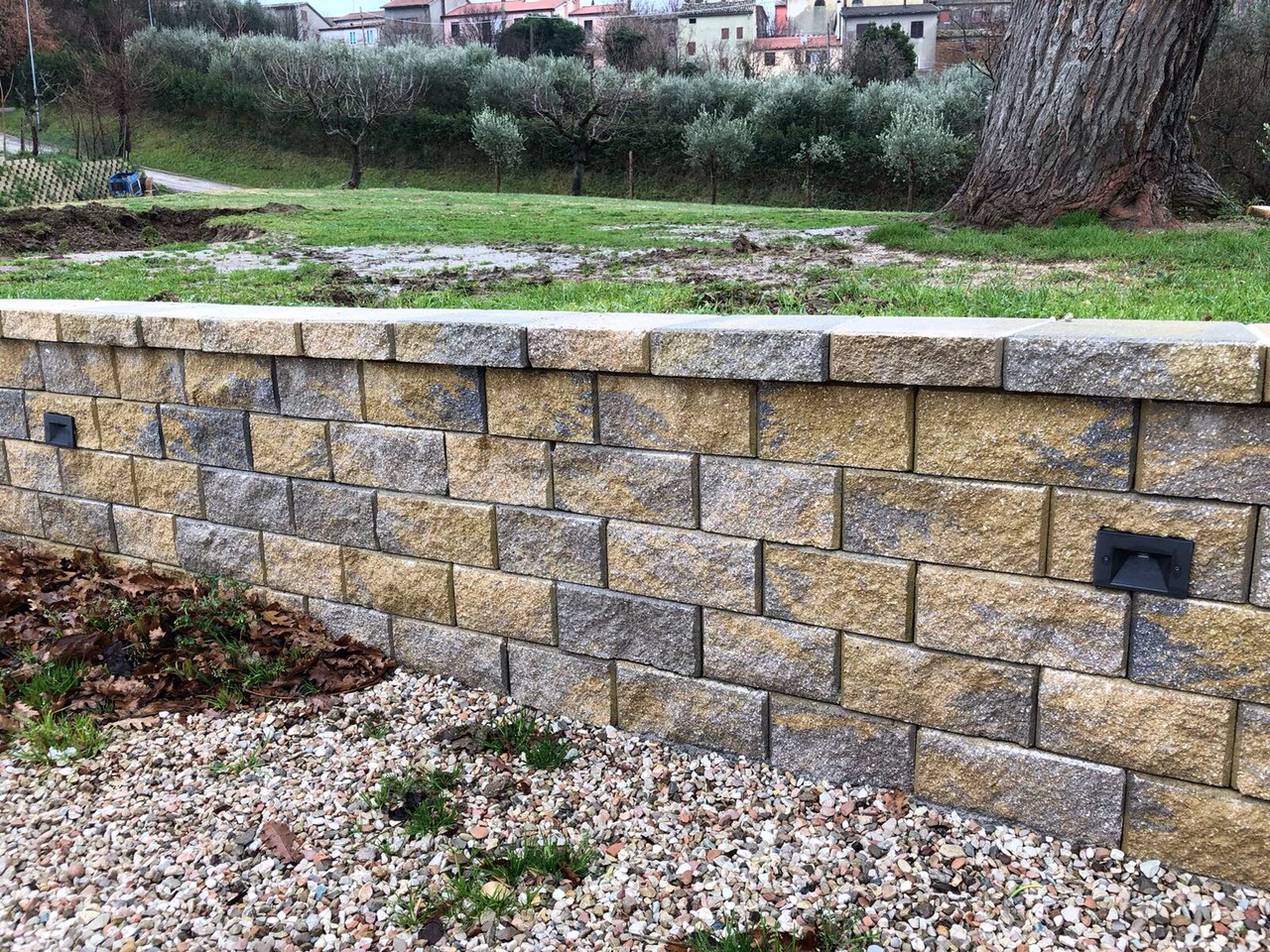 8° esempio di muretto di Green Garden Pesaro 8° esempio di muretto fatto da Green Garden Pesaro